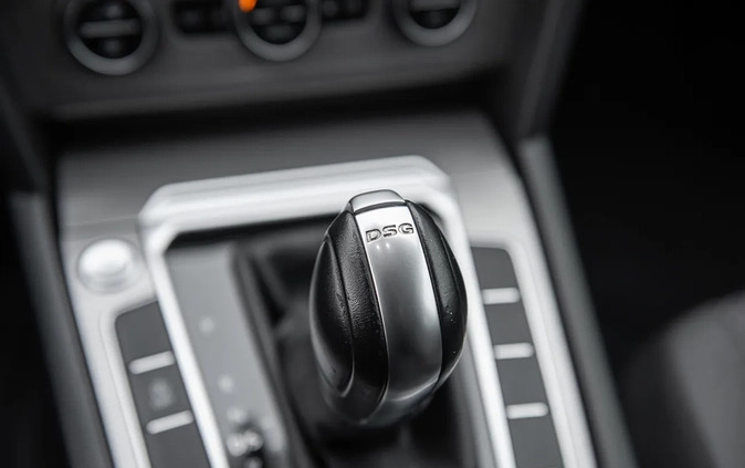 Volkswagen Passat cena 66900 przebieg: 135300, rok produkcji 2018 z Radom małe 596
